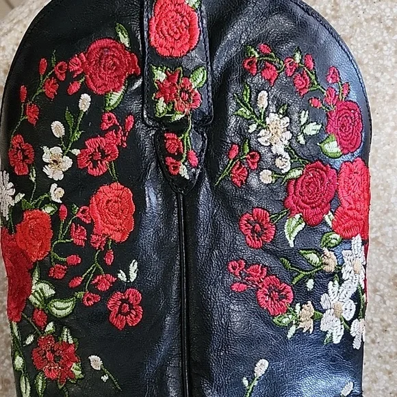 Lane !!Gorgeous!! Red Rose Western Boots, Size 9B
